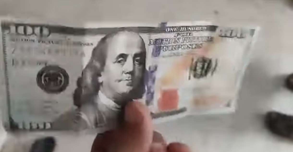 امرأة تنصب على محلات تجارية بعملة مزورة في ابين