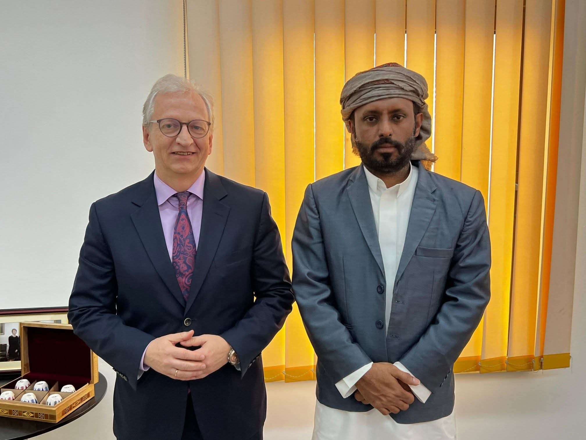 بن حبريش يلتقي السفير الألماني في الرياض ويشيد بالتجربة الاتحادية الألمانية