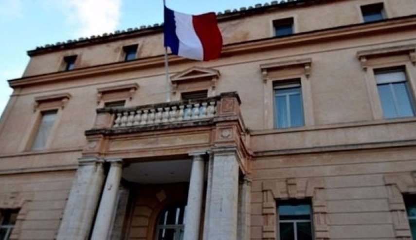 السفارة الفرنسية تدين الاعتداء على مقر صحيفة «عدن الغد»