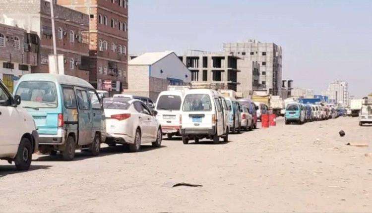 سكان عدن يطالبون بحلول جذرية لأزمات الغاز المتكررة