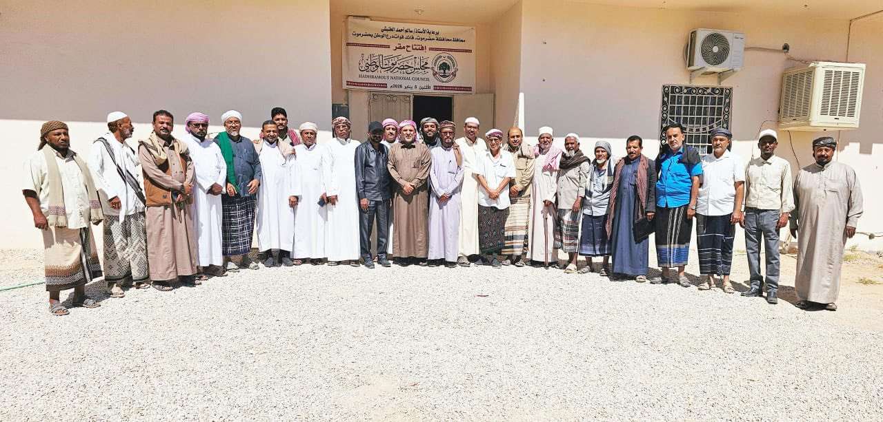 الأمين العام لمجلس حضرموت الوطني يلتقي قيادة السلطة المحلية بشبام والوجهاء