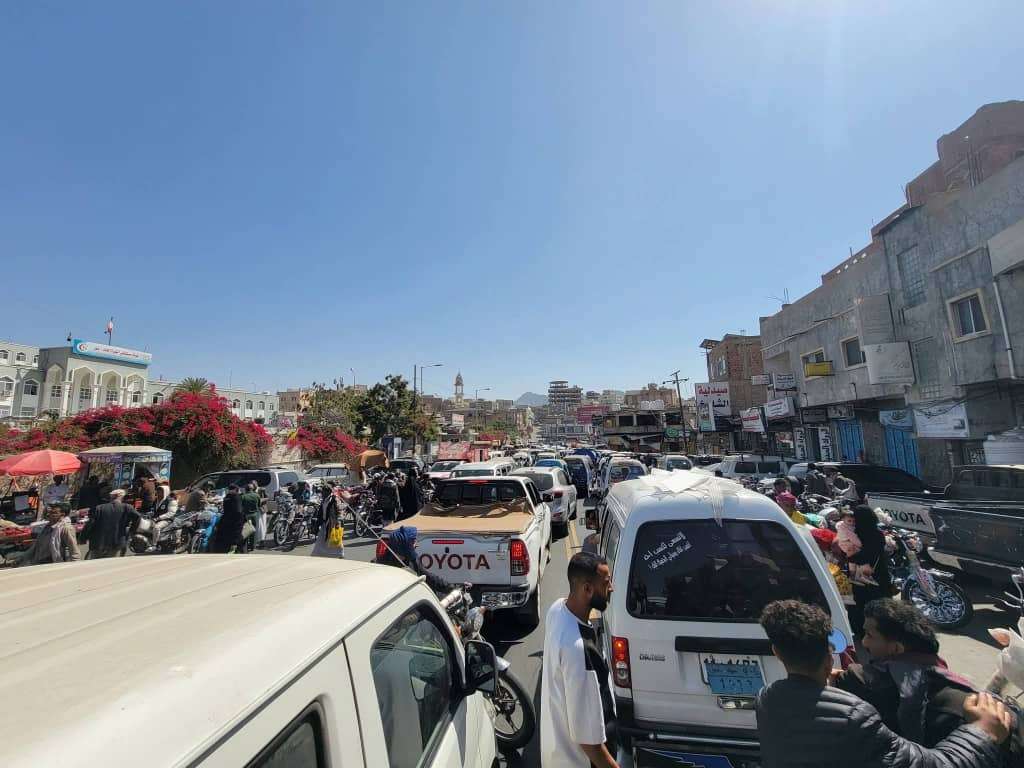 توقف حركة المرور في شارع الثورة والأحوال المدنية والكشف عن السبب