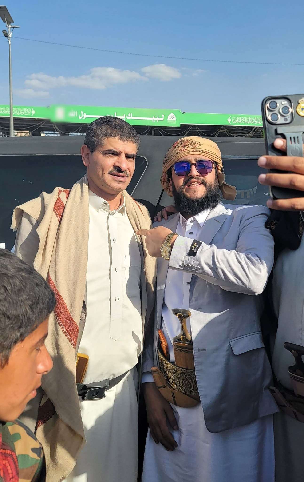 اول ظهور للحسني بصنعاء بعد الافراج عليه بجانب الاملحي