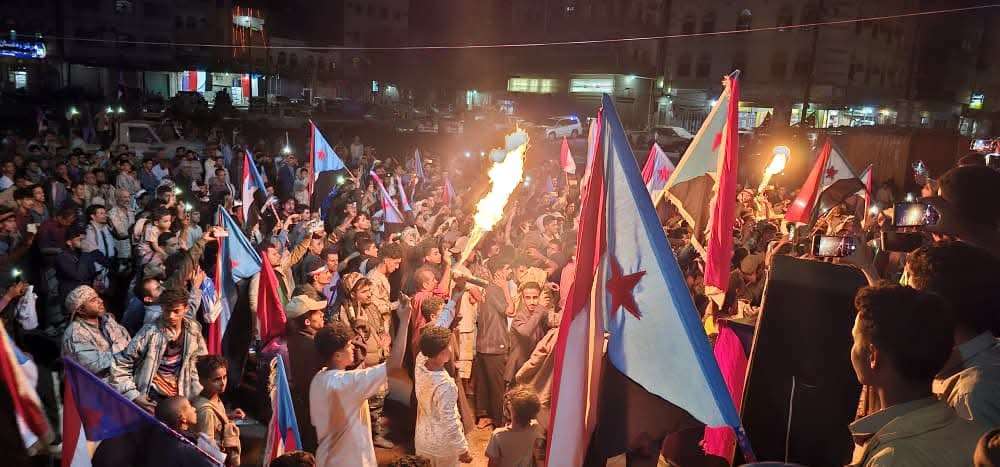 استعدادات واسعة في ردفان .. حشود جماهيرية تتوافد إلى منصة الشهداء