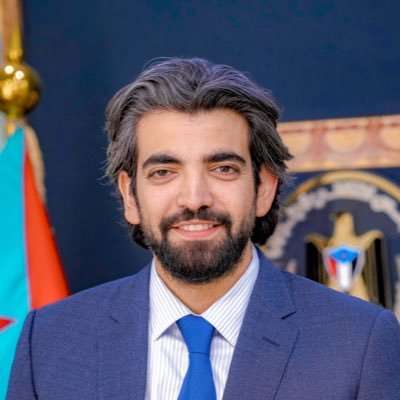 عمرو البيض يحسم الجدل بشان مصير عيدروس الزبيدي