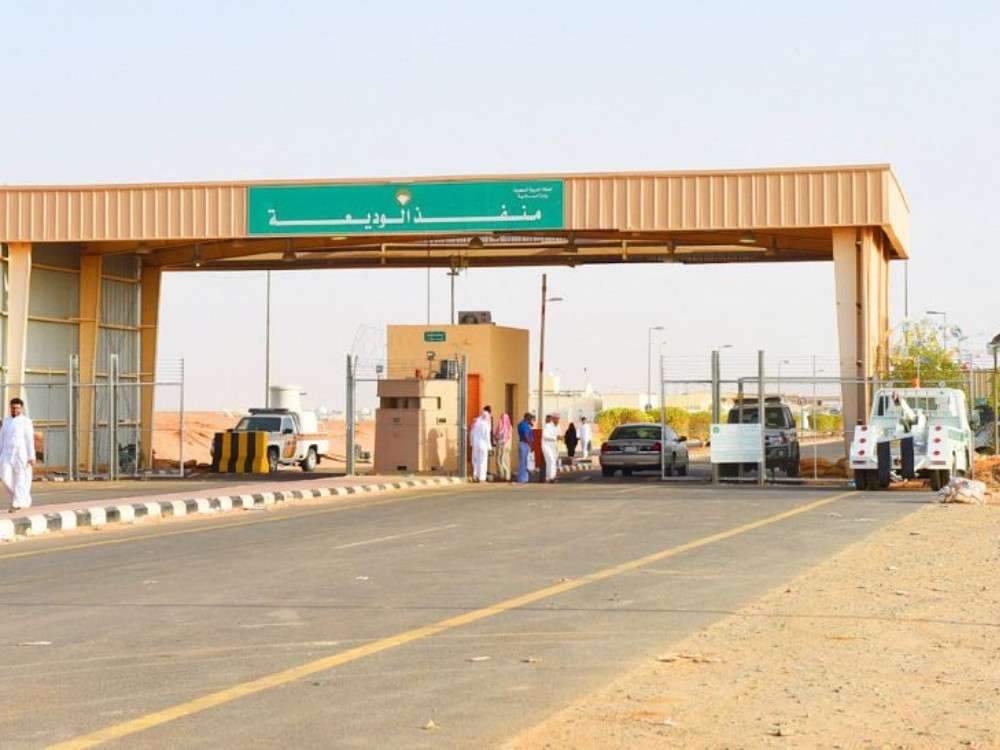 مطالبات بتخصيص طاقم نسائي في جوازات منفذ الوديعة والكشف عن السبب