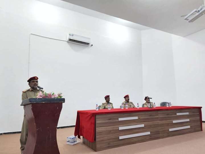 صحفي يتهم قيادات عسكرية بالخيانة ويدعو إلى محاسبة المتورطين في أحداث المنطقة الثانية