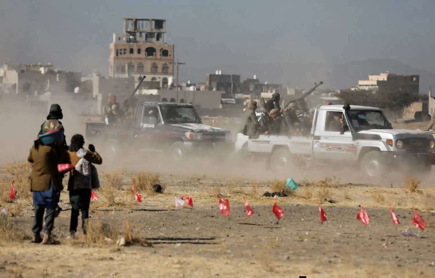 استعراض وحشد للحو ثيين بهذه المحافظة