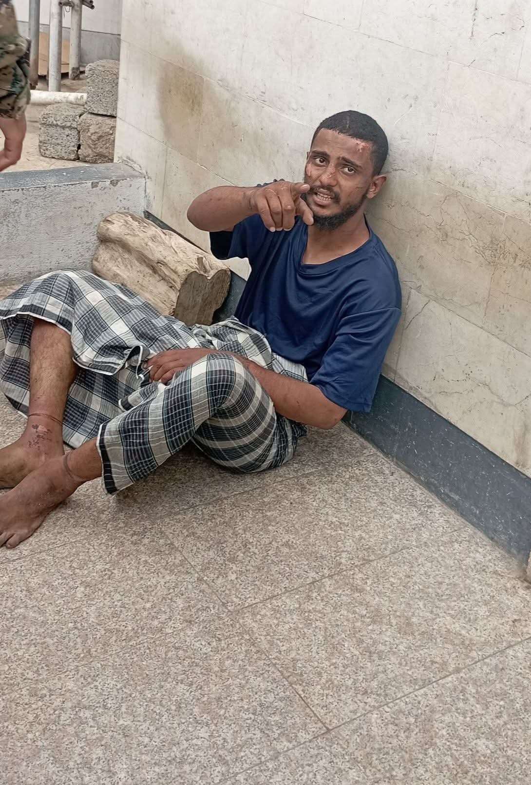 نقل الشاب الذي ظهر وعليه اثار التعذيب بعدن الى هذا المكان