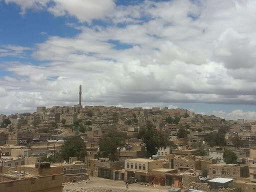 إصابة طفل برصاص الح وثيين ومنع إسعافه وسط حصار قبلي في عمران