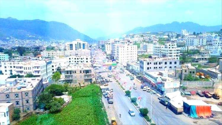 إصابة شيخ قبلي وشقيقه في اشتباكات مسلحة إثر خلافات أسرية