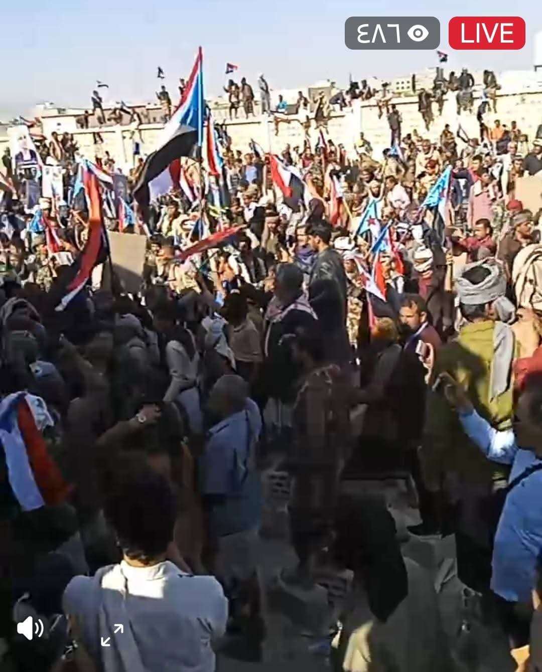 عاجل:المئات يهتفون ضد السعودية في عتق