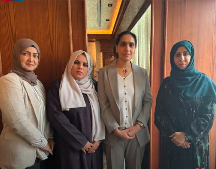 السفيرة البريطانية تهنئ الوزيرات الثلاث وتؤكد دعم لندن للحكم الرشيد في اليمن