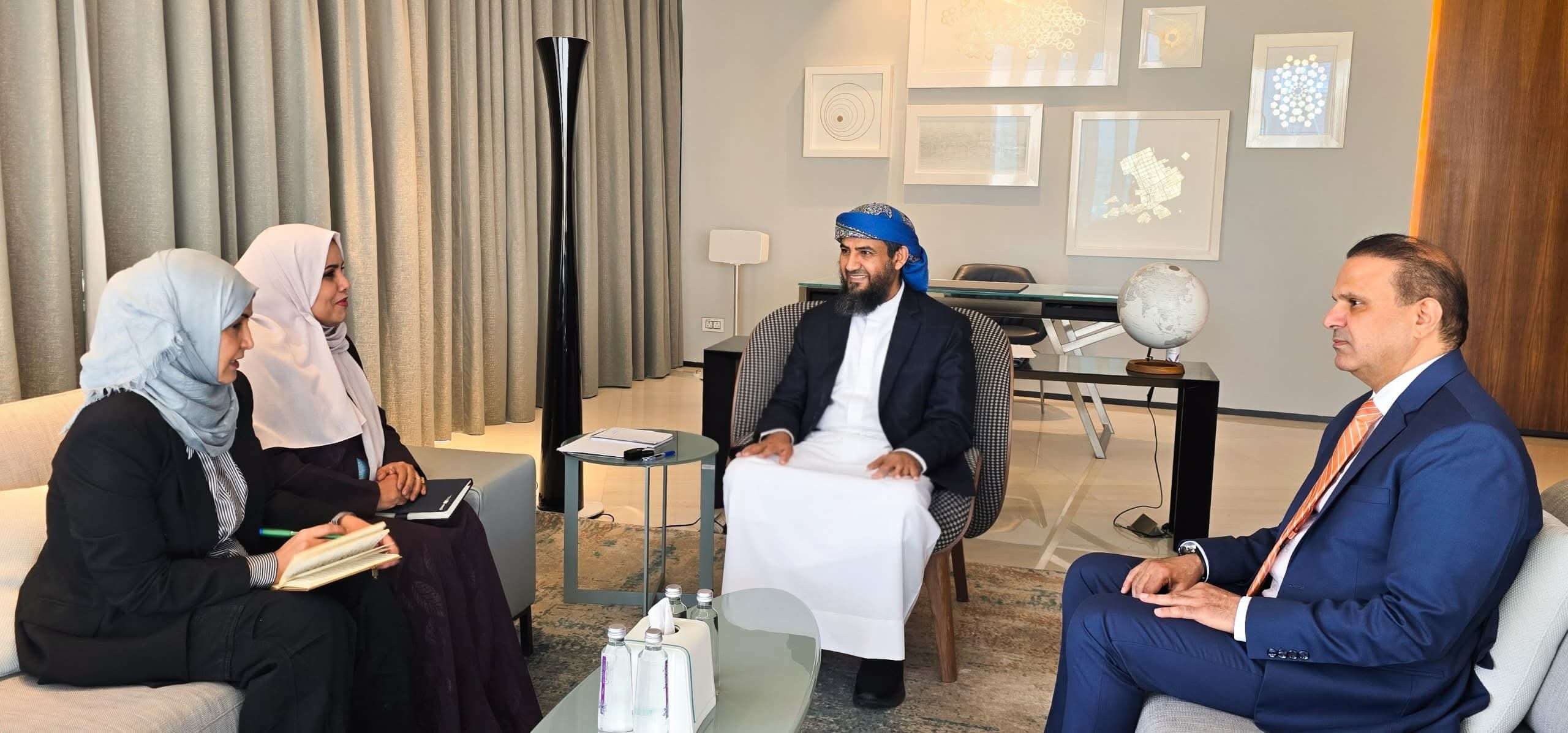 أبوزرعة المحرمي يشدد على تعزيز حضور المرأة في مراكز صنع القرار