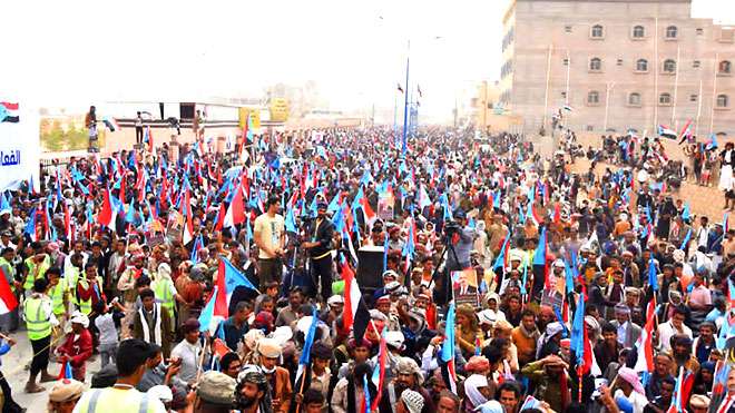 محلل عسكري يعلّق على مسألة انسحاب الزُبيدي