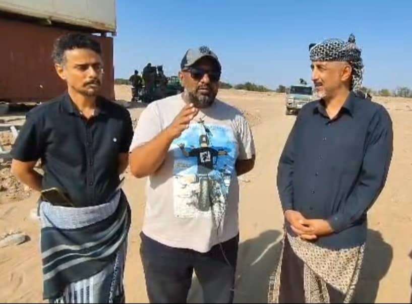 قوة امنية تسليم بن جعموم ارضيته في عدن.