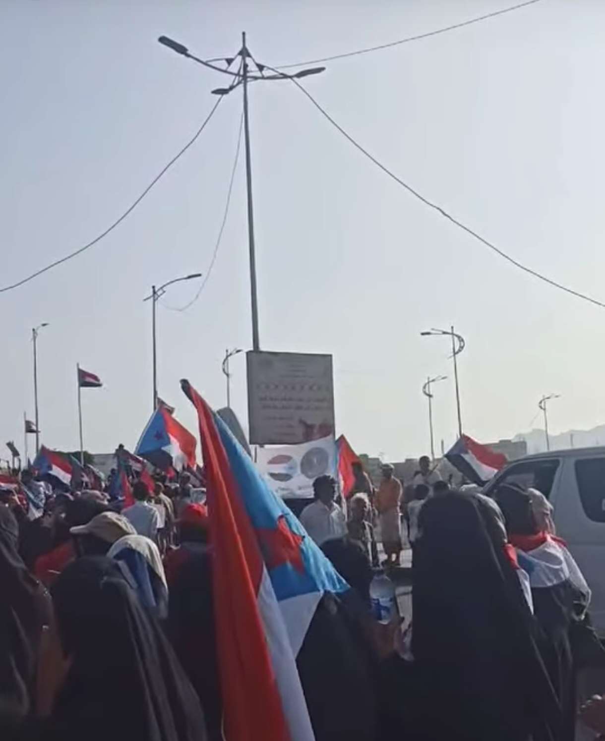 عاجل.. مسيرة راجلة حاشدة في 