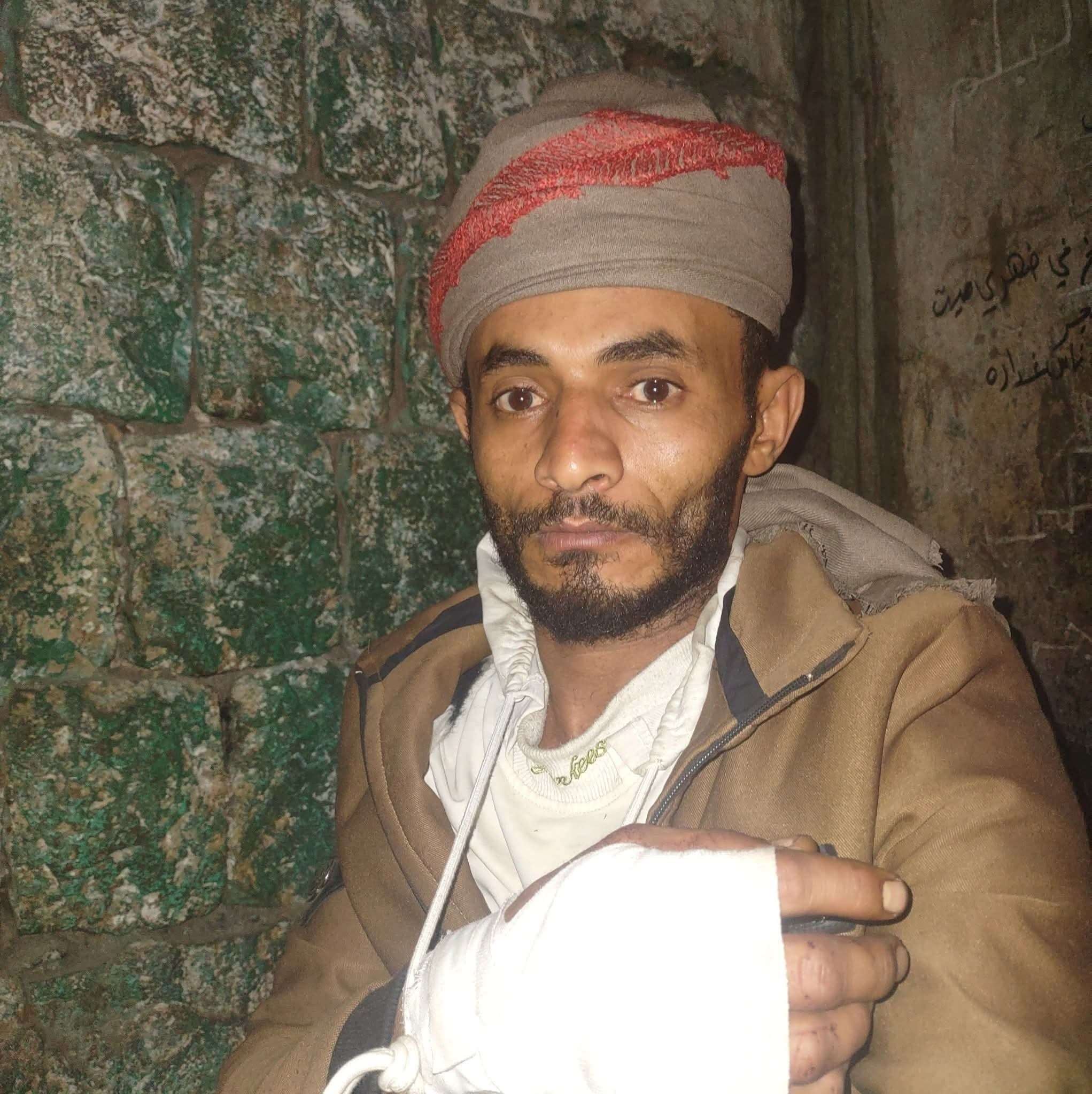 فاجعة في تعز: إصابة عامل عطور وتسجيل شكوى ضده بدلاً من إسعافه ب٢٥ الف سعودي