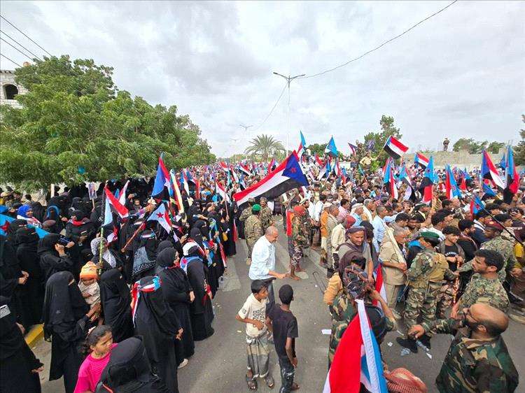 عاجل:تظاهرة شعبية حاشدة في زنجبار تجدد العهد للمجلس الانتقالي