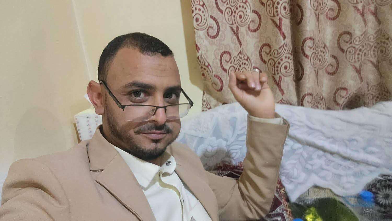 بكلمات تفيض بالحرية.. الكاتب محمد المياحي يكتب مقاله الأول عقب الإفراج عنه من سجون صنعاء