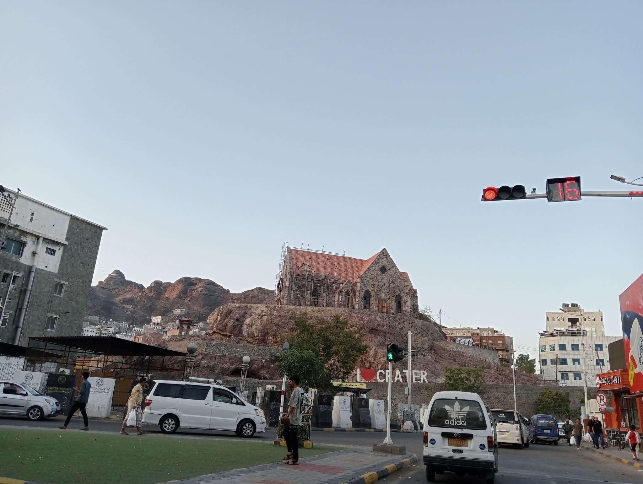 استقرار "الصرف" عند 410 وتسعير السلع على "وهم" الـ 700 بعدن