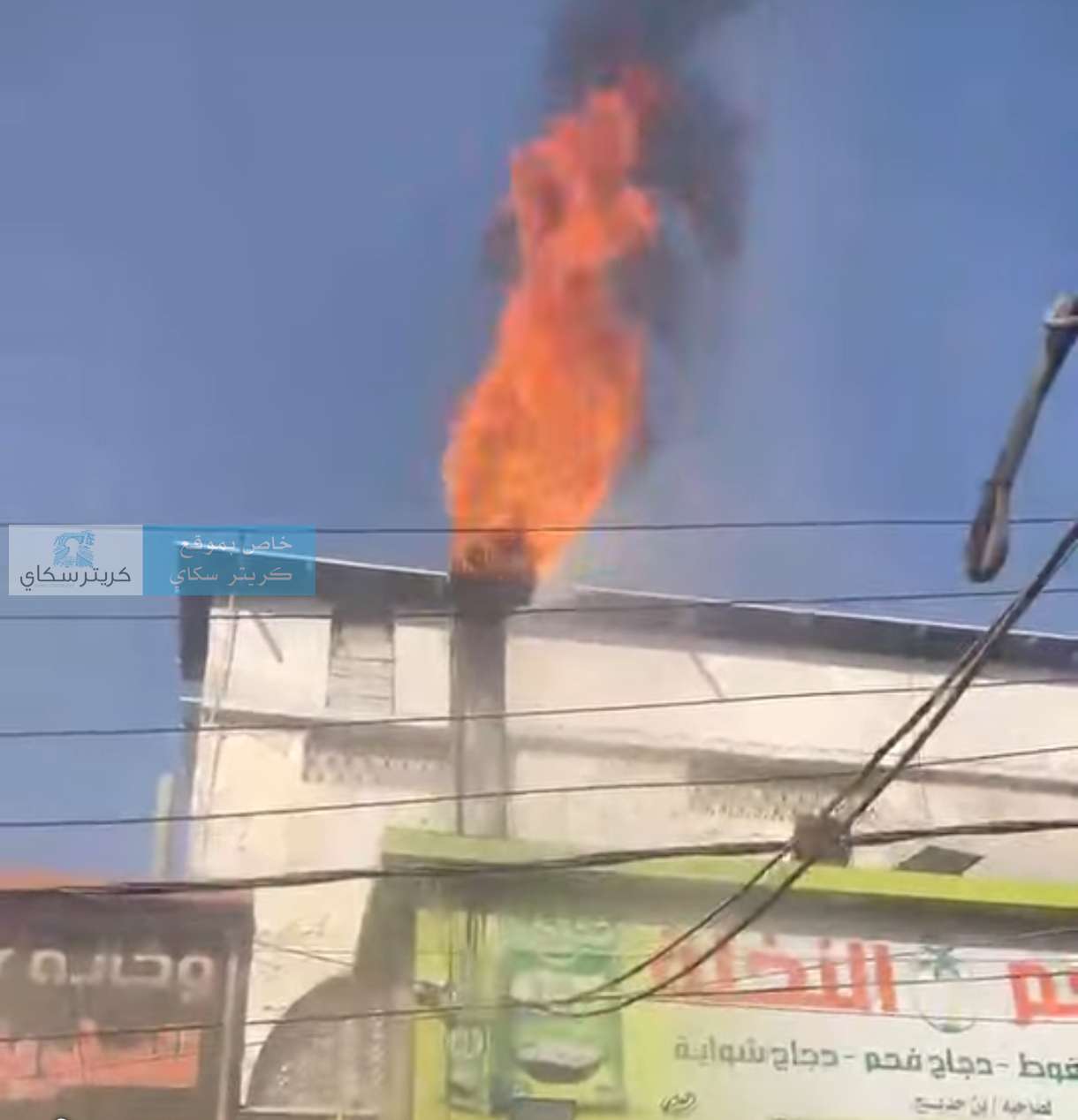 عاجل:اندلاع حريق في مطعم بعدن(صورة)