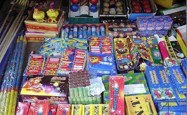 مفرقعات الأطفال تثير فزع النساء المارات