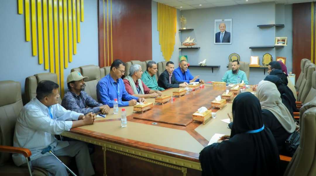 المحافظ شيخ يؤكد أن دعم العملية التعليمية في عدن يمثل أولوية للسلطة المحلية