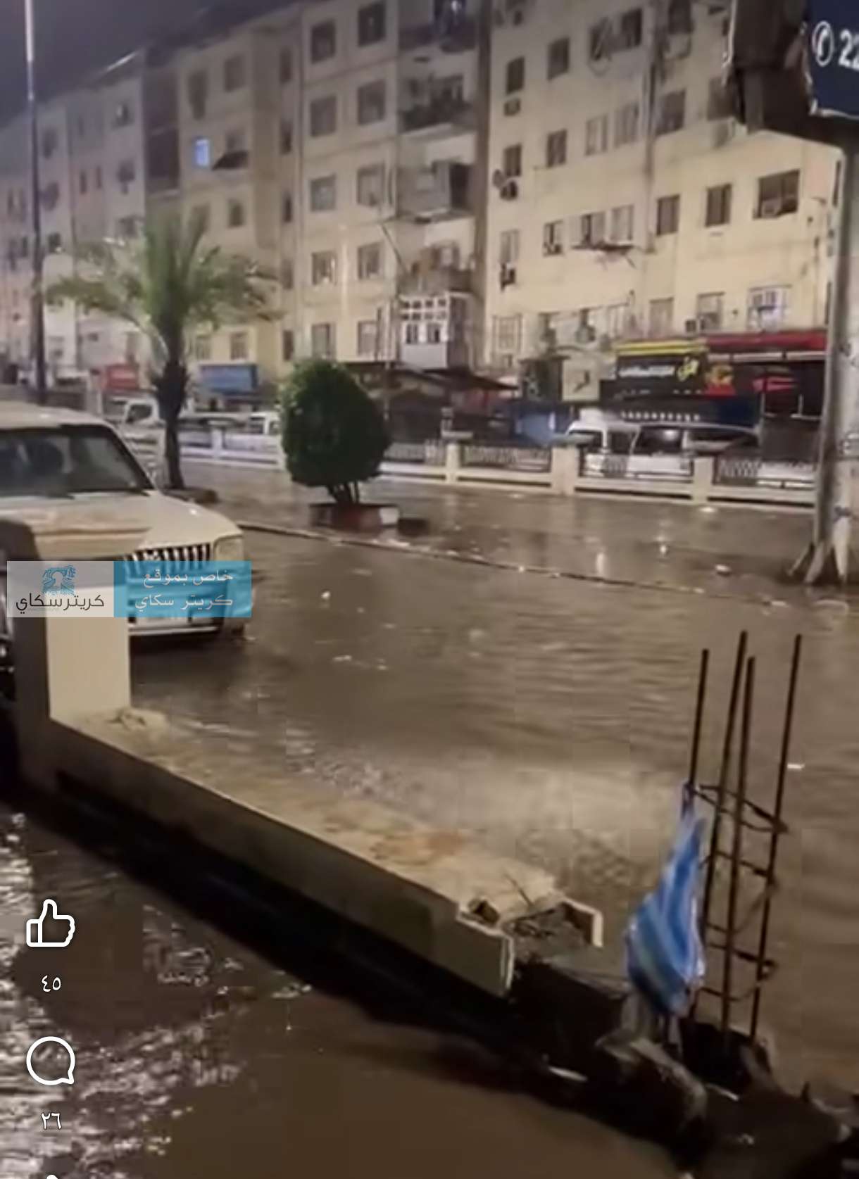 عاجل | الأمطار الغزيرة تغمر الشارع الرئيسي بالمعلا بعدن