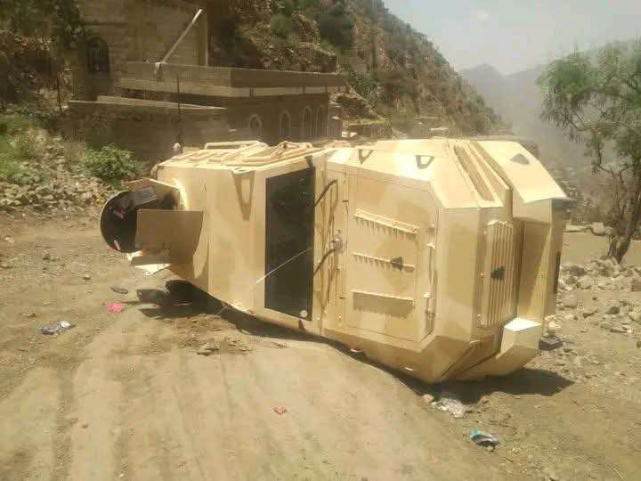 طريق كربة الصحي – تعز يتحول إلى "طريق الموت" بسبب تآكل الإسفلت