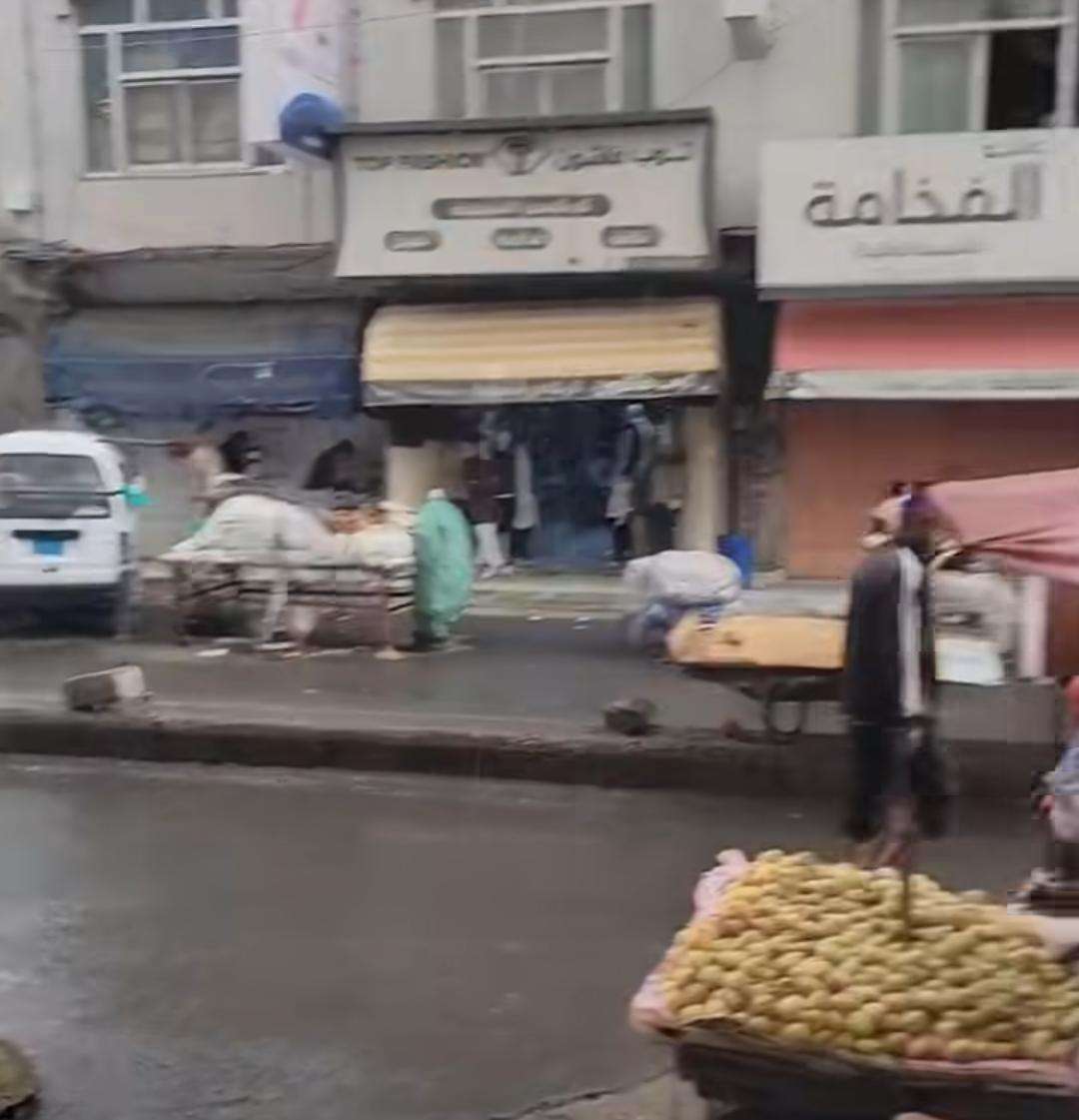 هطول أمطار غزيرة على مدينة تعز اليوم