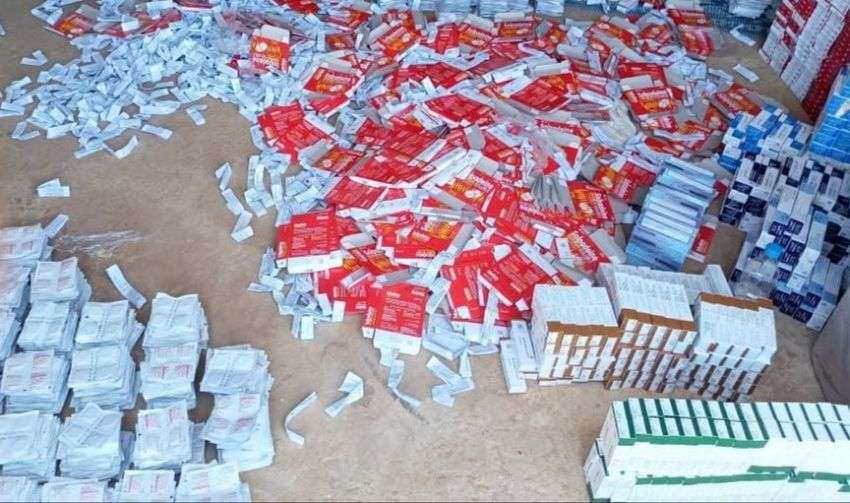 الجمارك تحبط تهريب أجهزة اتصالات وأدوية في ميناء المكلا ومنفذ الوديعة