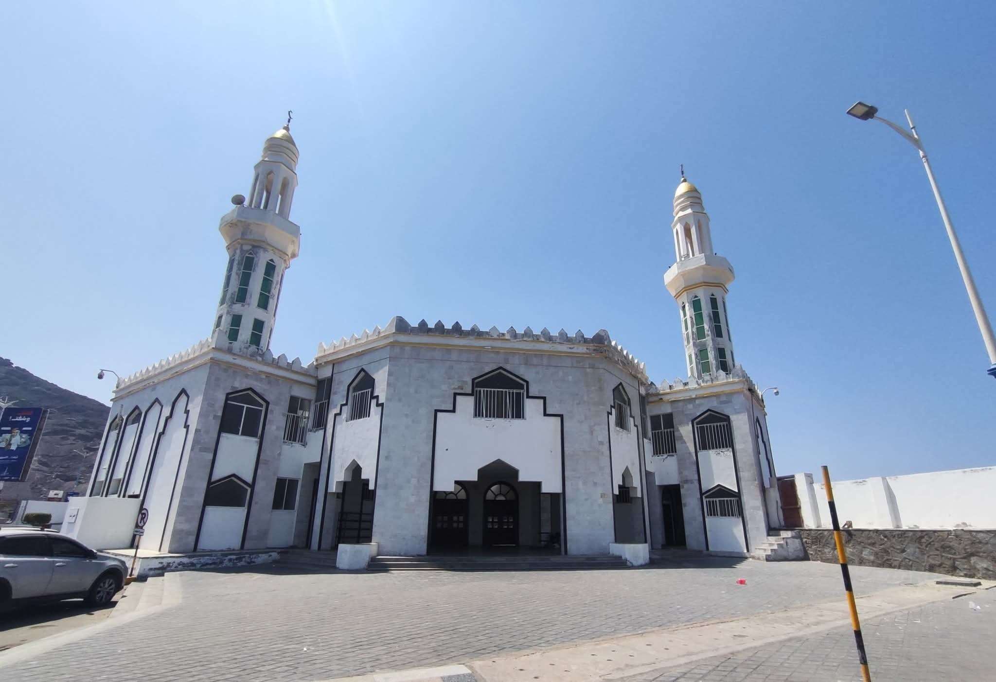مطالبات بفتح مسجد عدن مول طوال اليوم لخدمة الزوار