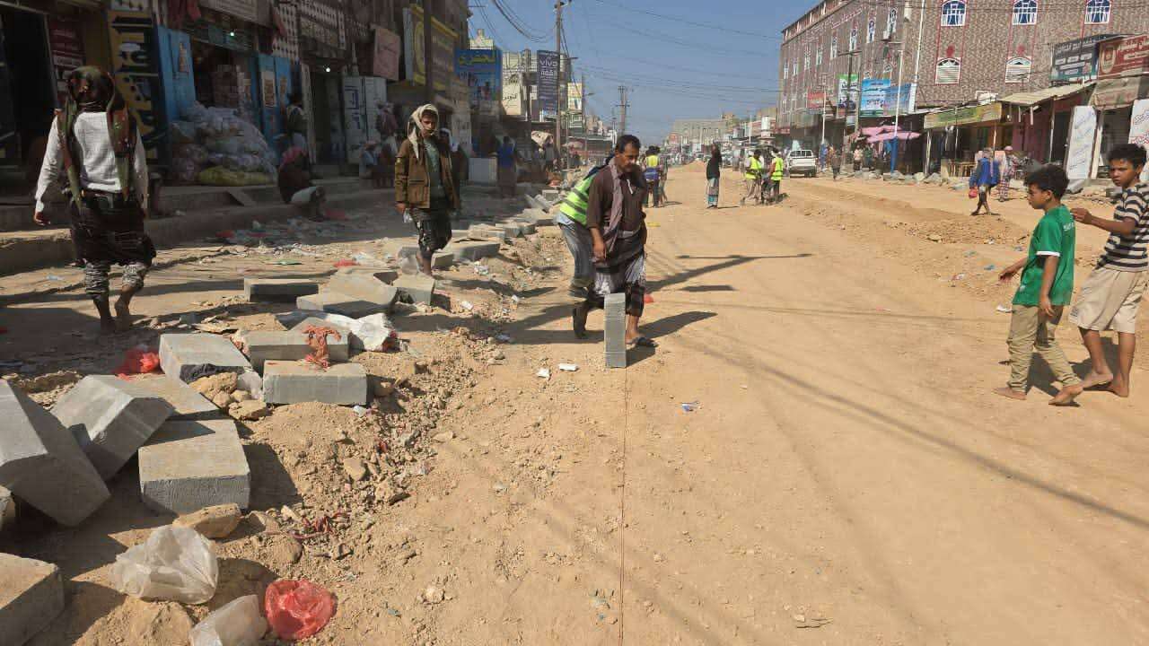 استمرار أعمال تأهيل وسفلتة شوارع رئيسية في مدينة لودر