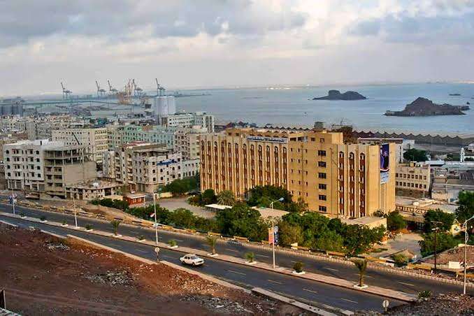 انقطاع الكهرباء من يوم امس عن حي في عدن