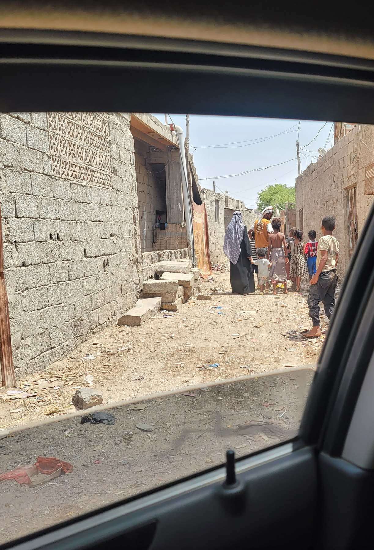 عاجل:تشييع امراة قتلها زوجها لسبب صادم في عدن(صورة)