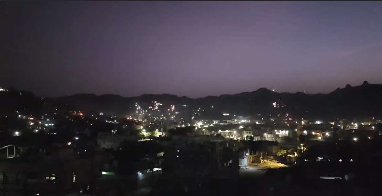 عاجل:اطلاق الالعاب النارية في الضالع(صورة)
