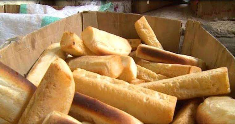 مسؤول حكومي يغلق اخر مخبز للروتي ليلة العيد بالمعلا ويتسبب بازمة خانقة