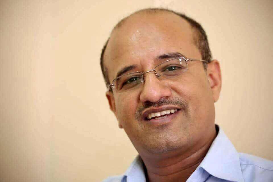 العميد طارق صالح يتكفّل بعلاج هذا الصحفي !