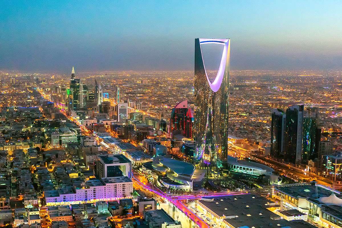 حقيقة ما يجري بشأن سفر إعلاميين وناشطين إلى الرياض