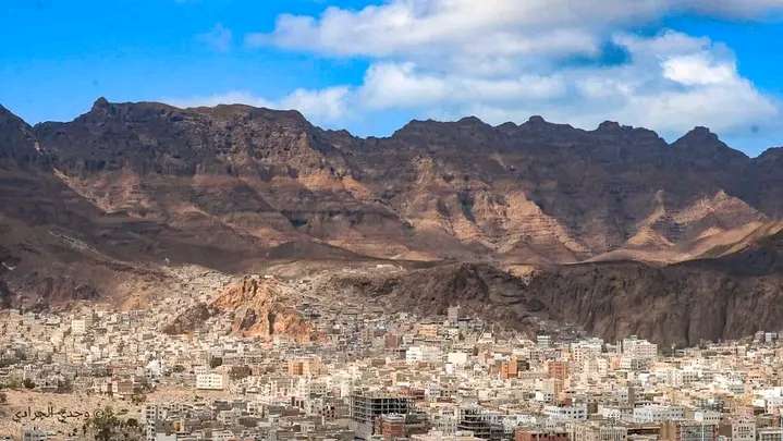 صحفي يمني يتحدث عن الوضع في عدن " من هذه الناحية عايشين في الجنة"