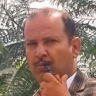 سياسي يفجر غضبه بوجه الحو ثيين: «اصرفوا مرتباتنا.. وصلنا نشتري الطحين بالكيلو»
