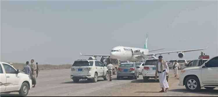 معلومات جديدة تكشف حقيقة هبوط الطائرة الإيرانية في الحديدة