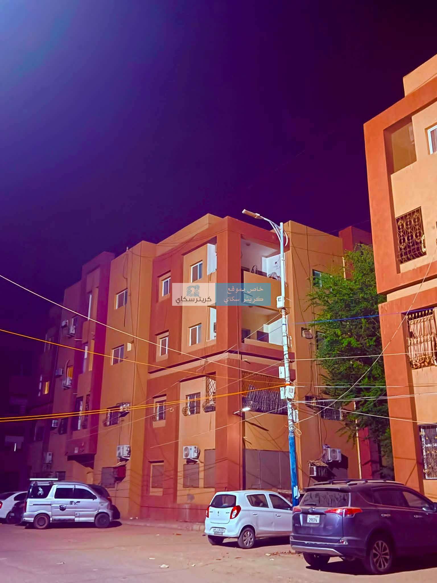 عدن تغرق في شبكة من الأسلاك.. مطالبات بتنظيم تمديدات الإنترنت