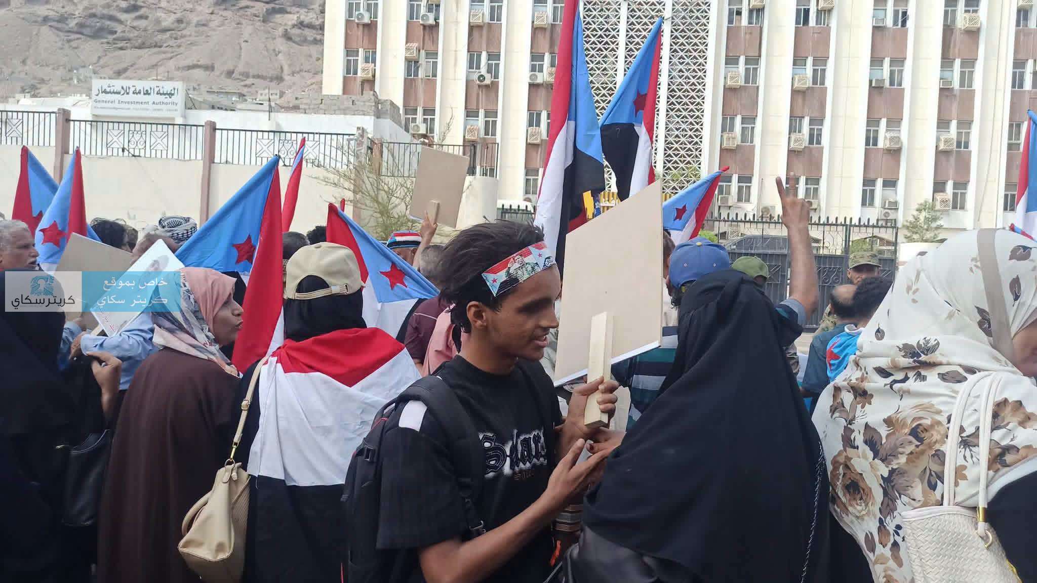 عاجل:مظاهرة حاشدة لأنصار المجلس الانتقالي في المعلا بعدن