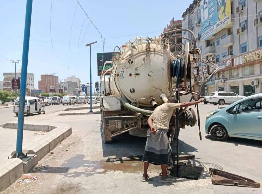 أهالي شارع التسعين بالمنصورة يطلقون نداء استغاثة لحل أزمة الصرف الصحي