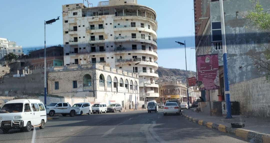 انقطاع الكهرباء عن حي منذ يومين وعملية الاصلاح الاحد بعدن