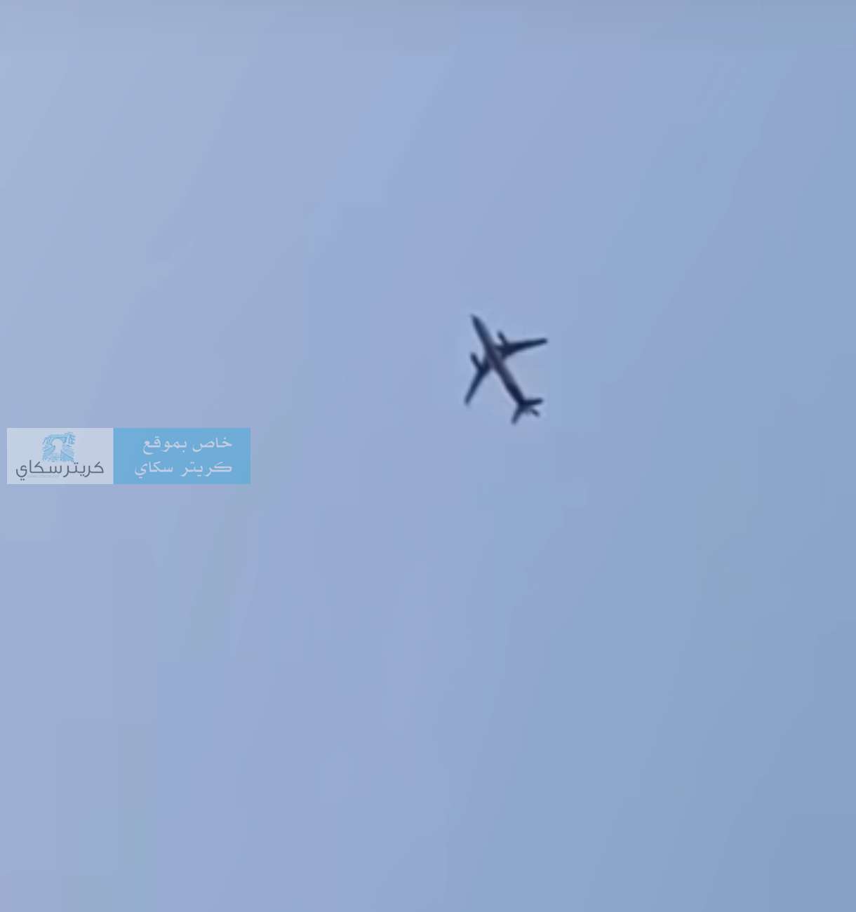 ​طائرة الخطوط الجوية اليمنية تُحلق في أجواء عدن بانتظار إذن الهبوط بسبب الرياح