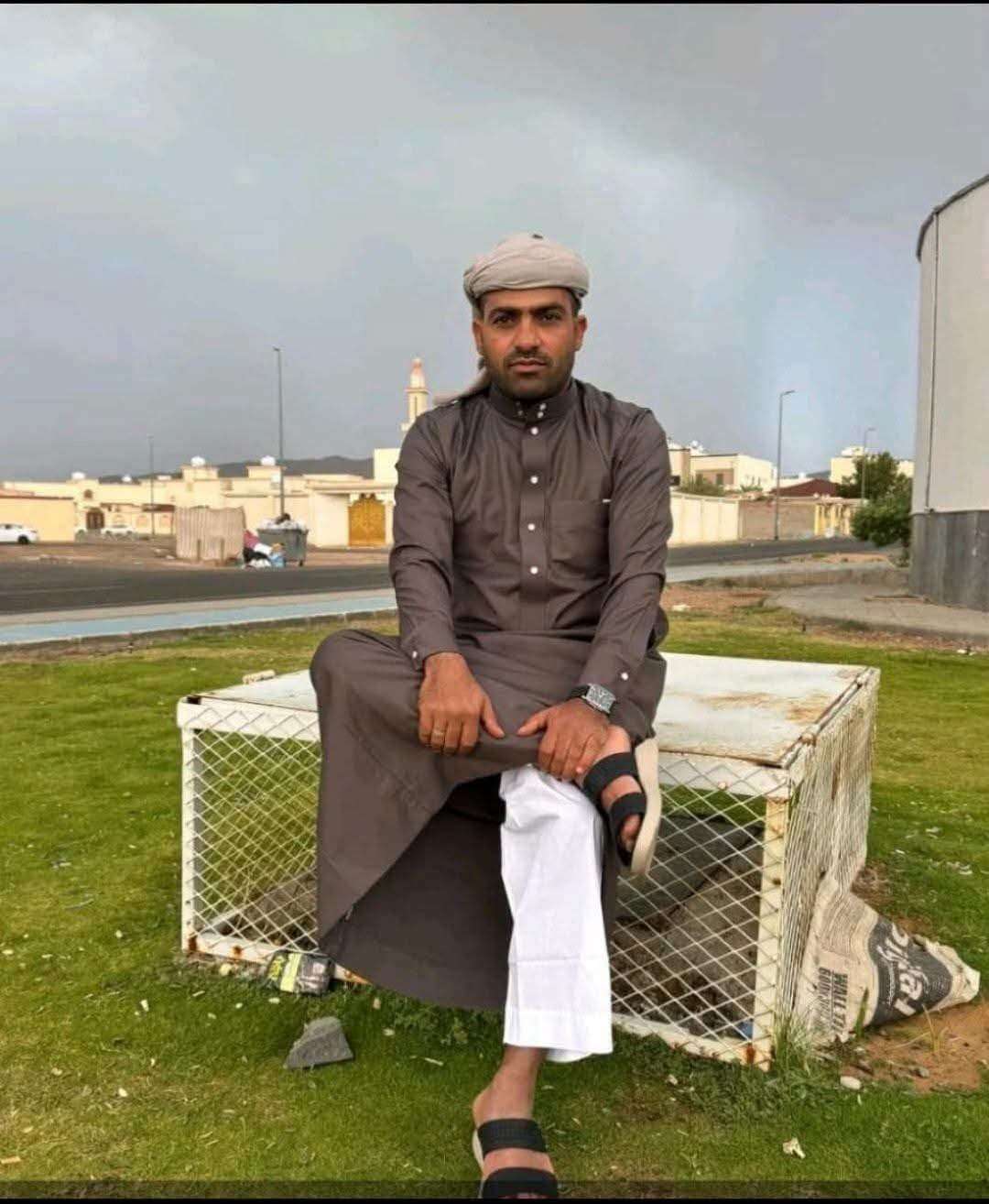 حادث مروري بالسعودية ينهي حياة مغترب يمني وزوجته وأحد ابنائه