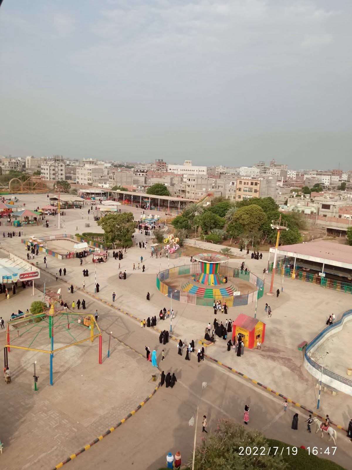 مواطنون يطالبون بحملة مكافحة للغربان والحشرات في ملاهي الكمسري بالشيخ عثمان